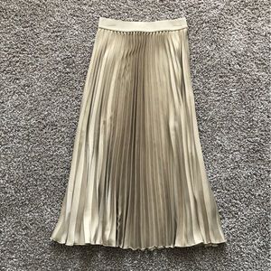 H&M Midi Pleated Skirt